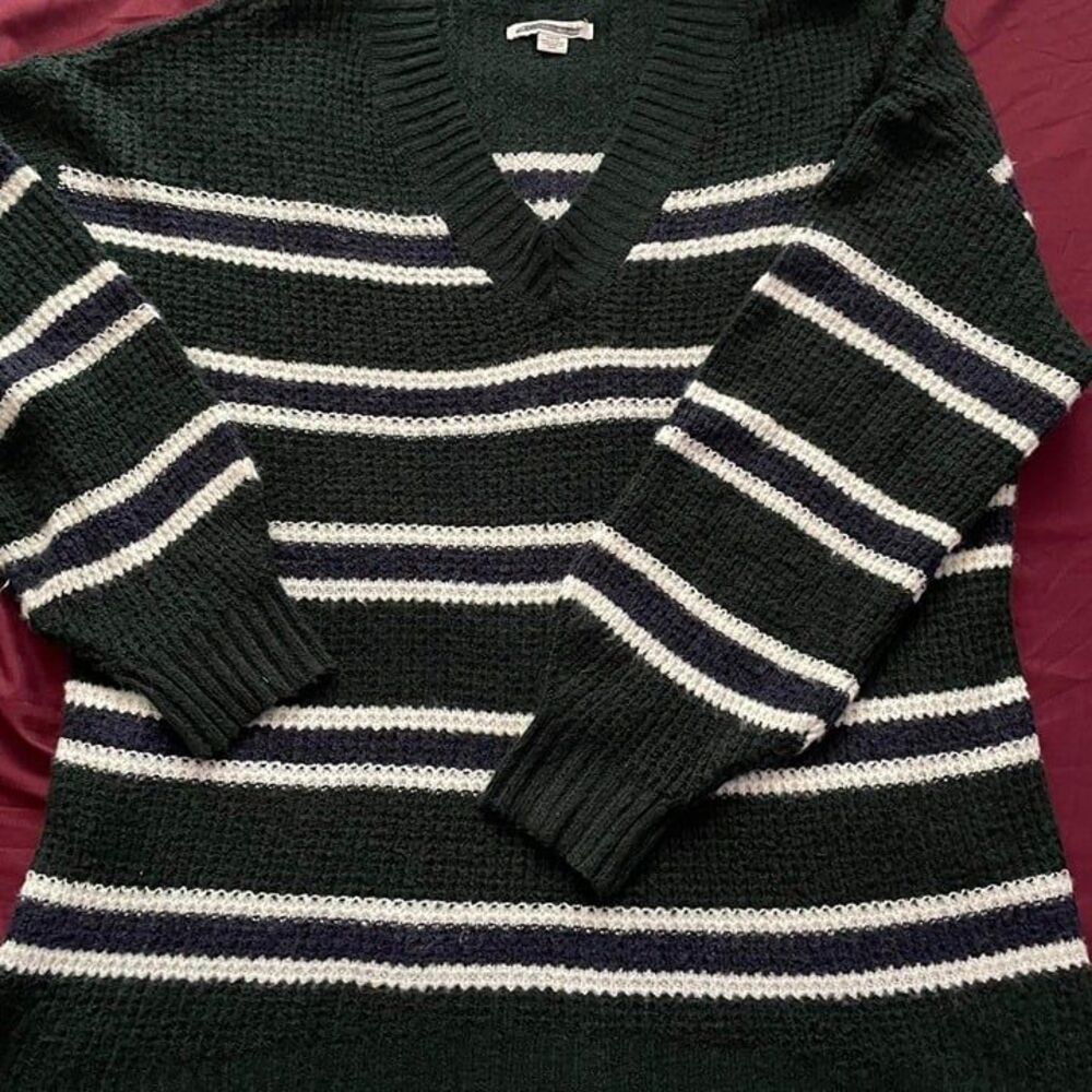 American Eagle V-neck sweater Green and Navy